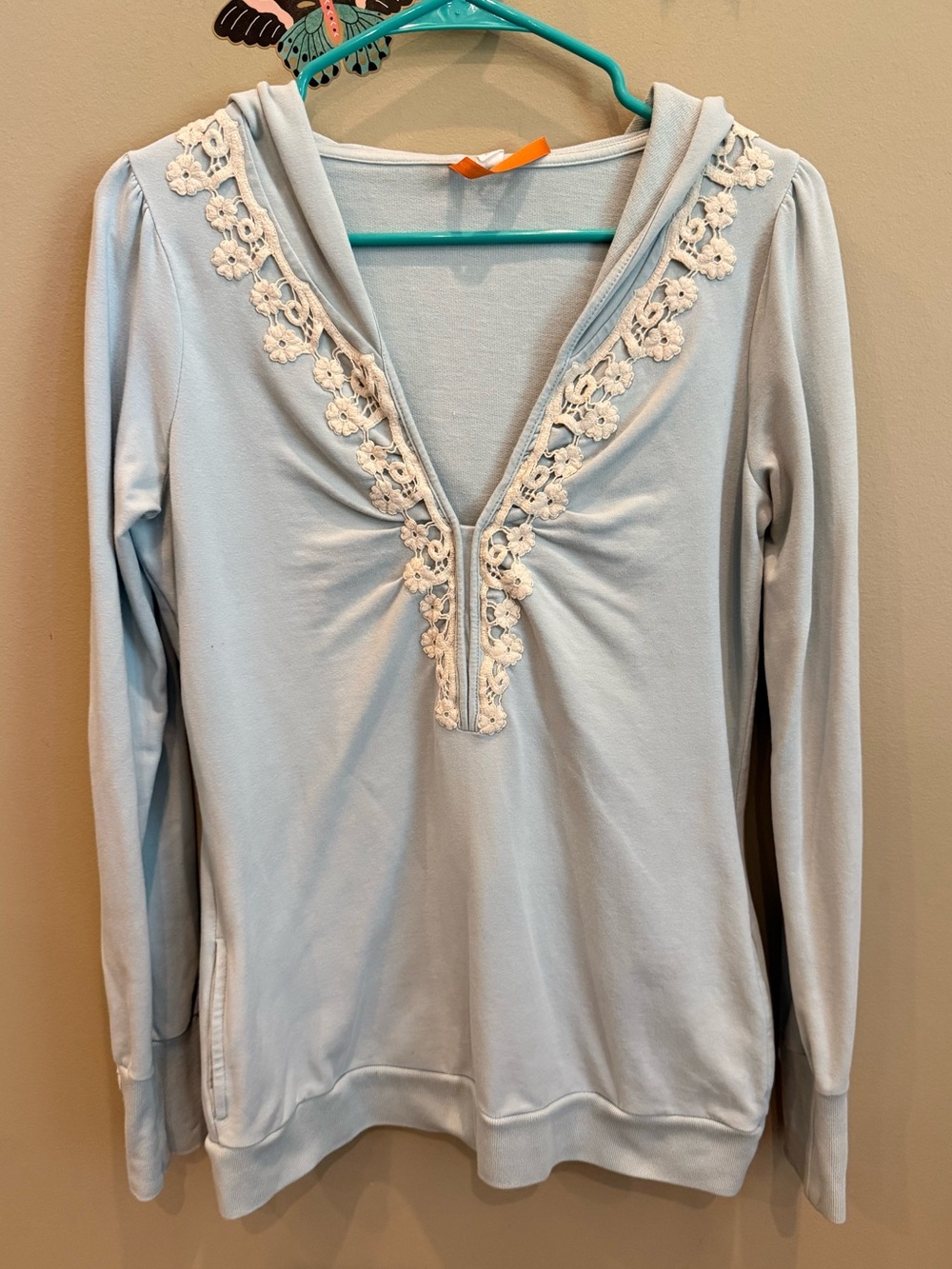 Vintage Anthropologie Light Blue Hooded V-Neck Sweatshirt with Cream Floral Trim